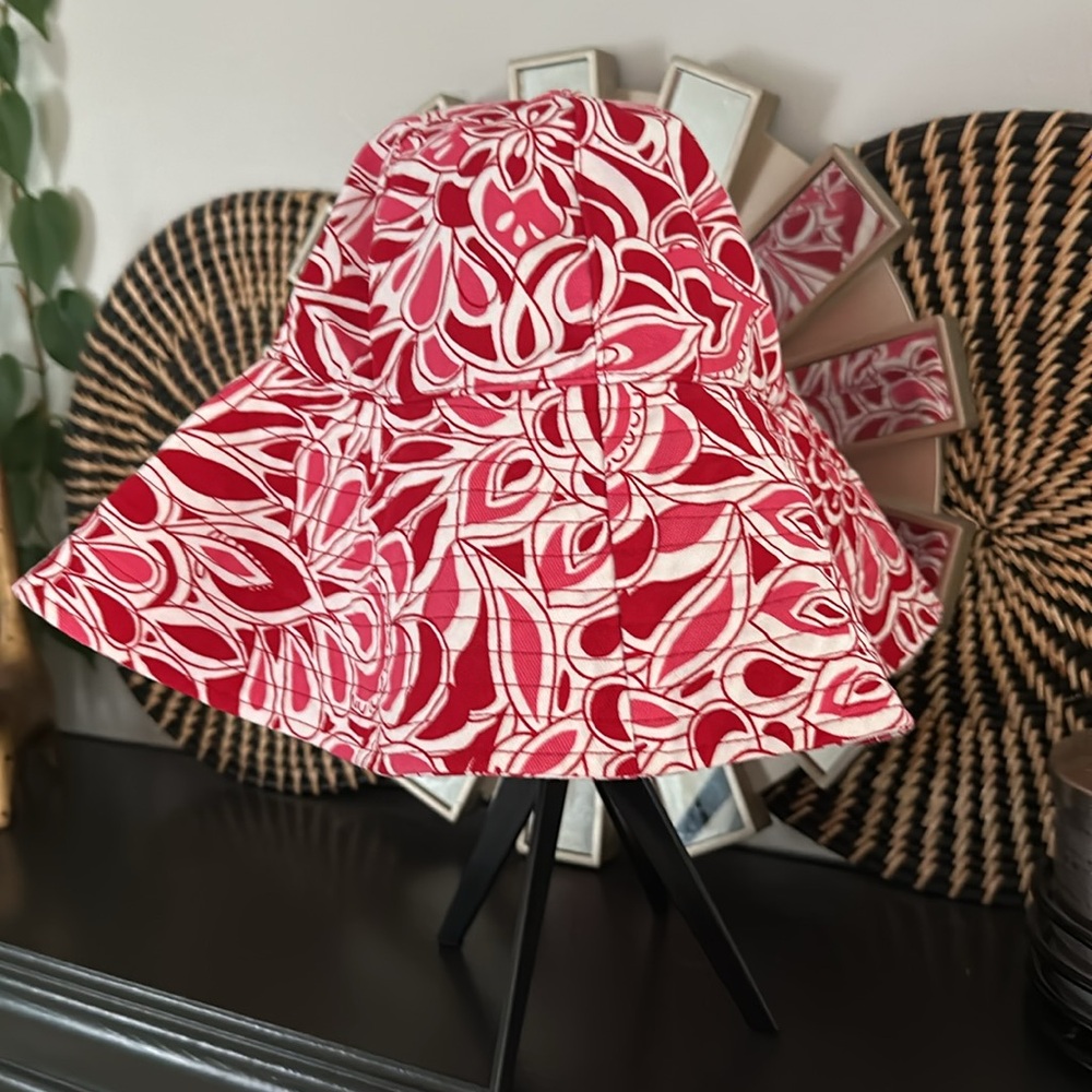 Lands End red pattern floppy beach hat 🏖️ - Picture 2 of 3